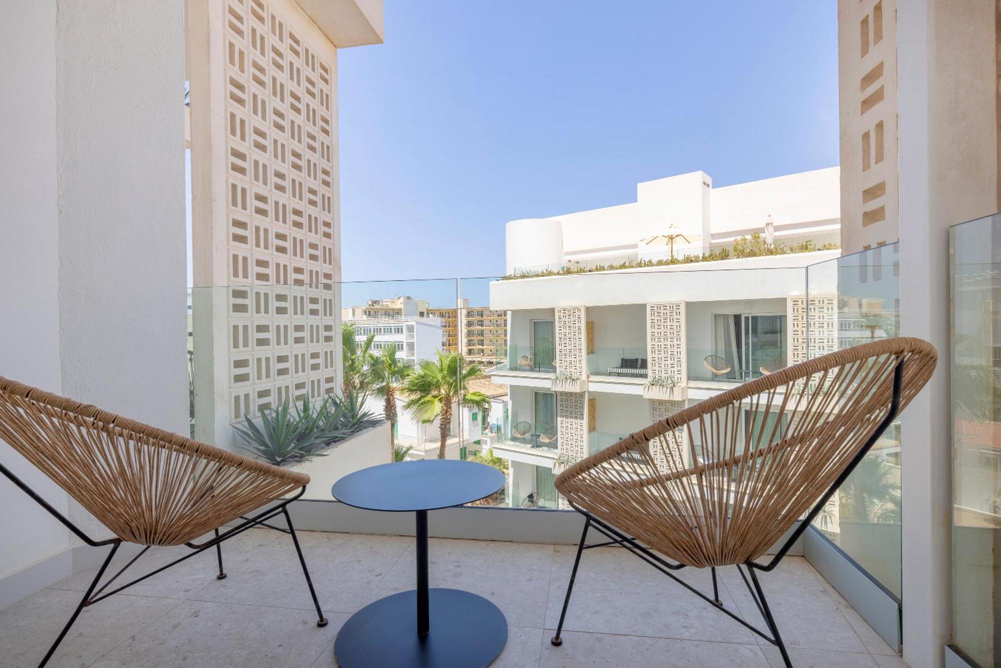 艾龙公园hm酒店 帕尔马海滩 外观 照片 A balcony at the hotel