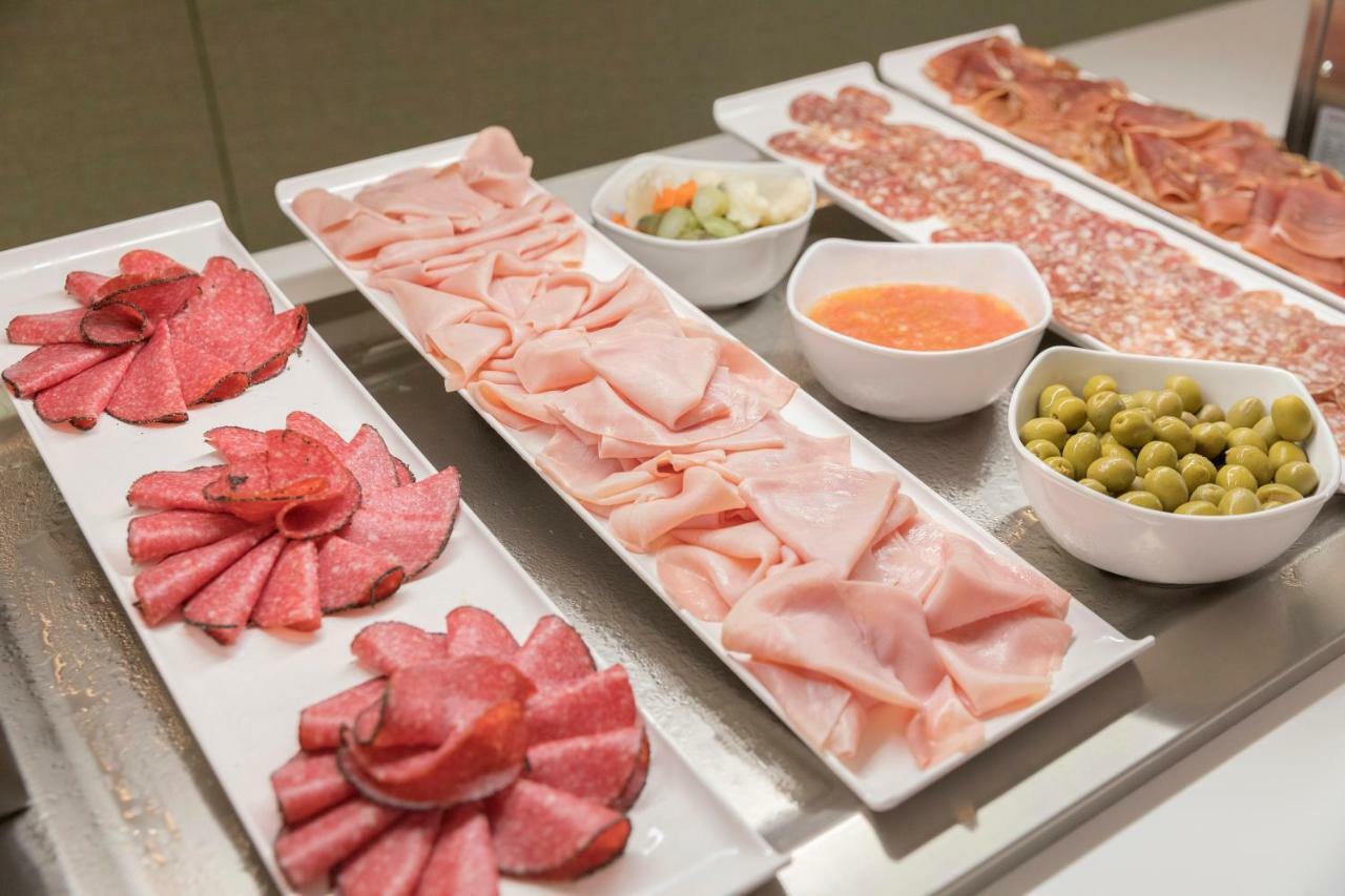 艾龙公园hm酒店 帕尔马海滩 外观 照片 Cold cuts