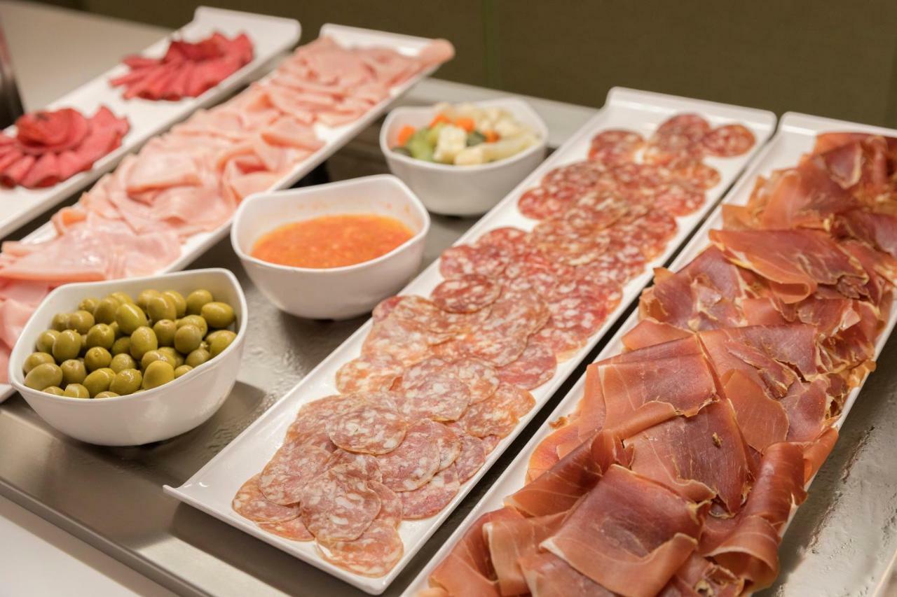 艾龙公园hm酒店 帕尔马海滩 外观 照片 Cold cuts