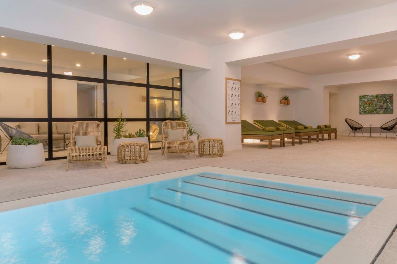 艾龙公园hm酒店 帕尔马海滩 外观 照片 The swimming pool at the hotel